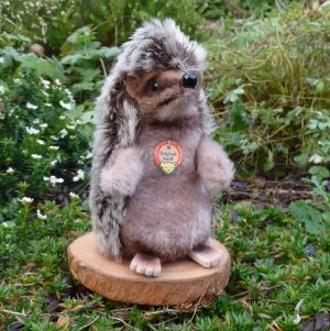 画像1: 大変貴重なお品です！ シュタイフ社アーカイブより Joggi Hedgehog 12cm 1978年（ビンテージ）