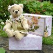 画像1: 1点もの ☆ Rose Garden Soap Box Bear by Sharon Barron 15cm（米）