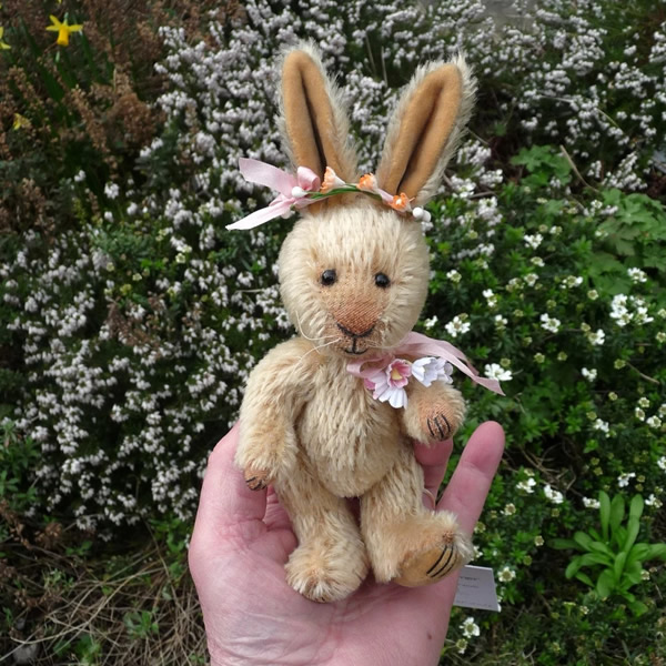 画像2: 1点もの☆　うさぎのロミリー 15cm by Lynne Farmer（英）