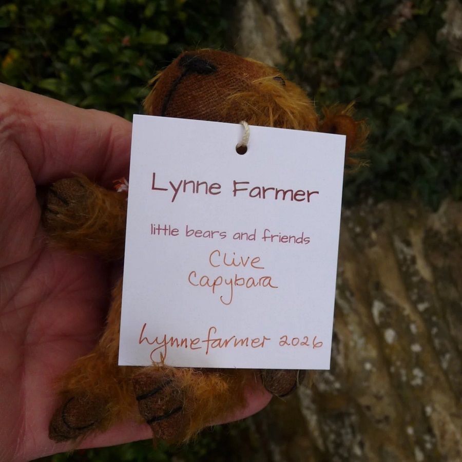 画像: イアンさんのお気に入り☆ 1点もの☆　カピバラのクライヴ 13 cm by Lynne Farmer（英）