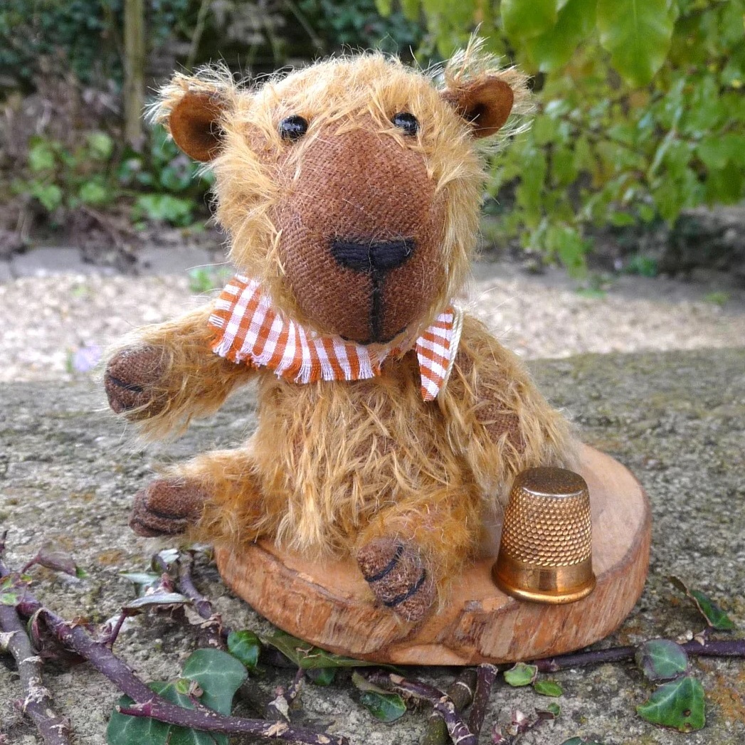 画像: イアンさんのお気に入り☆ 1点もの☆　カピバラのクライヴ 13 cm by Lynne Farmer（英）