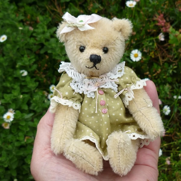 画像: 1点もの ☆ Rose Garden Soap Box Bear by Sharon Barron 15cm（米）