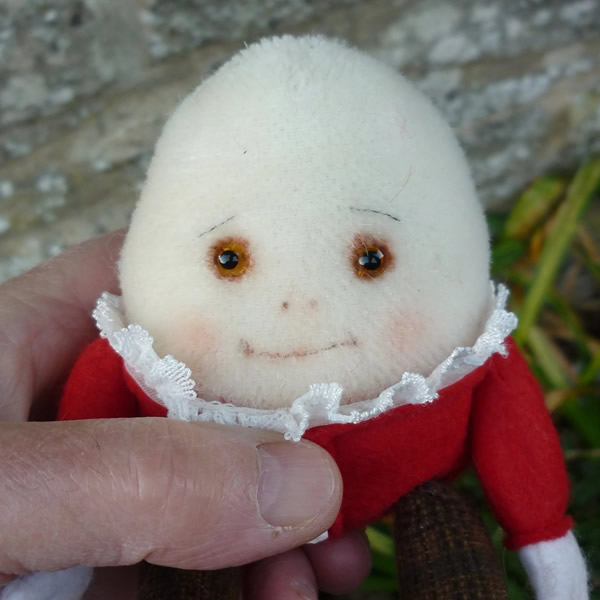 画像: Lynne Farmerさん新作 1点もの☆　ハンプティ・ダンプティ 14cm by Lynne Farmer（英）